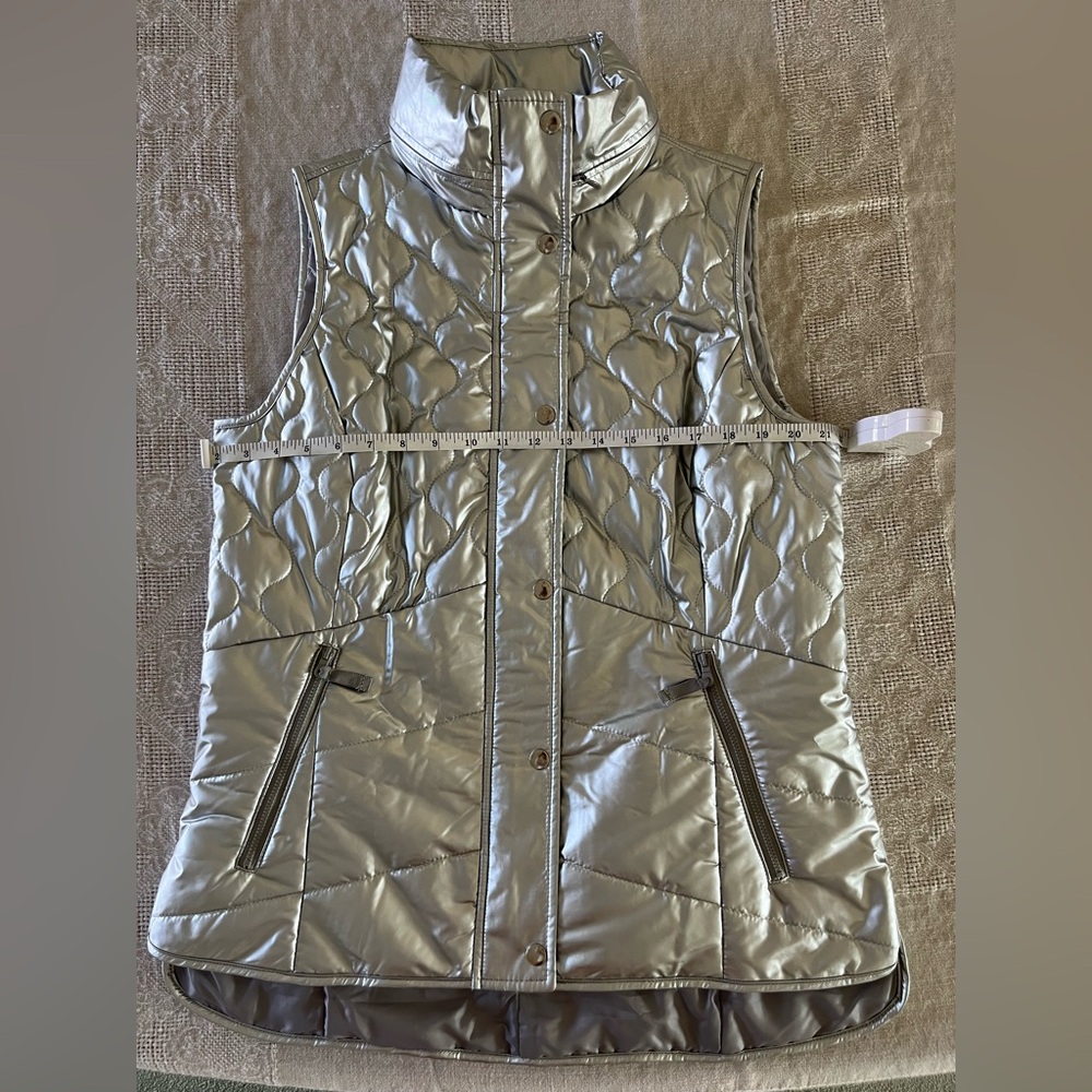 T by Talbots Silver Metallic Quilted Puffer Vest Women’s Size M Snap Zip Hood - Picture 6 of 7